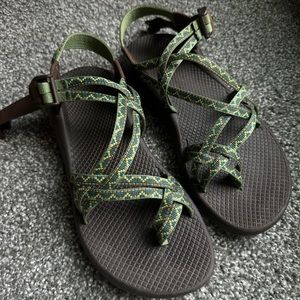 Women 9 Chaco sandals double strap, green brown